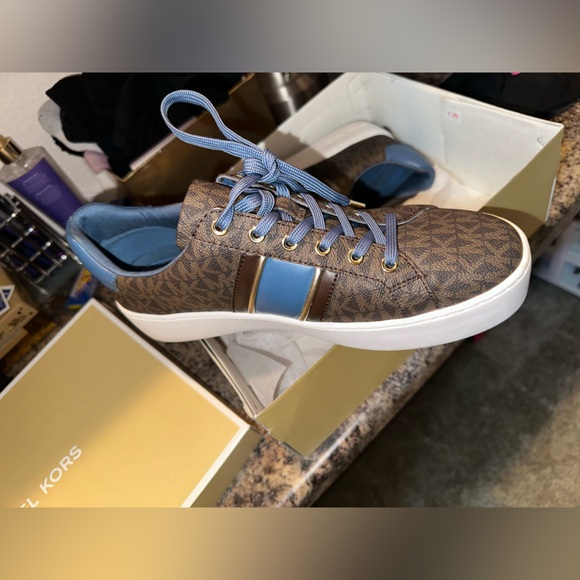 Only worn Twice ! - Picture 3 of 3